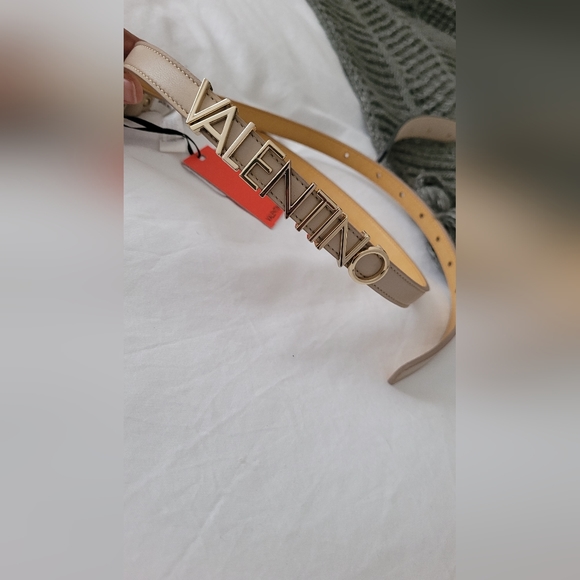 AUTH VALENTINO SHINNY BELT - Picture 7 of 8